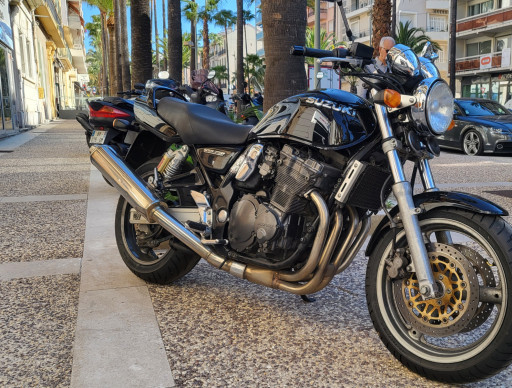 SUZUKI GSX 750 INAZUMA