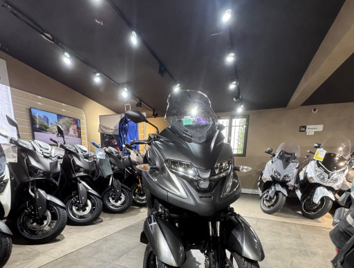 YAMAHA TRICITY 300