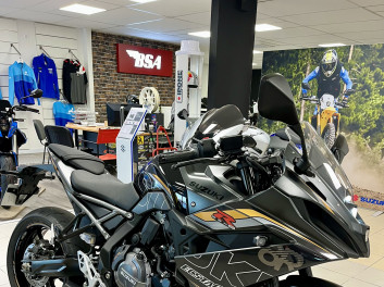 SUZUKI GSX-8R