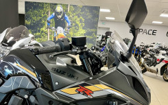 SUZUKI GSX-8R