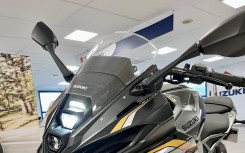 SUZUKI GSX-8R