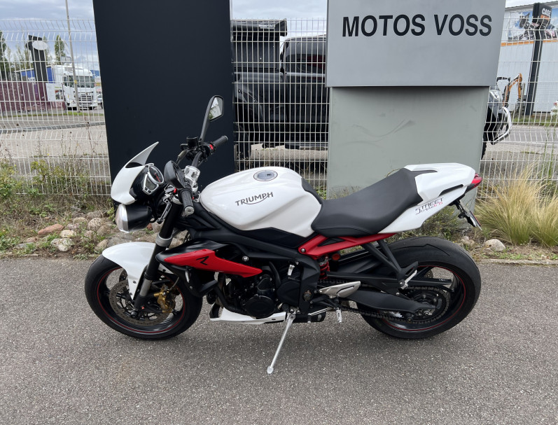 TRIUMPH STREET TRIPLE 675 R