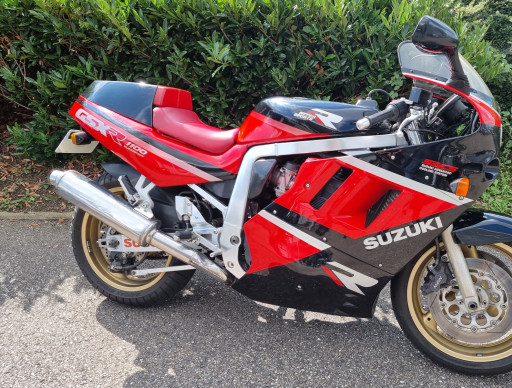 SUZUKI GSXR 1100 COLLECTOR MOTORS 54 
