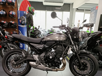 KAWASAKI Z650 RS NEUF O KMS A SASIR GARANTIE 4 ANS COULEUR 24