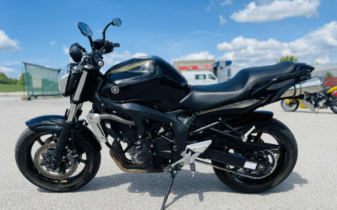 YAMAHA FZ 600