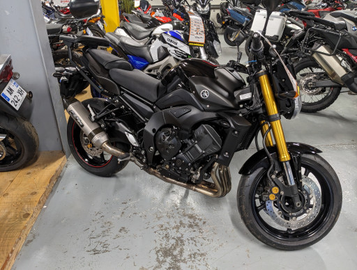 YAMAHA FZ8