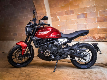 MOTO MORINI SEIEMMEZZO STR 650