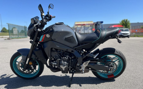YAMAHA MT-09