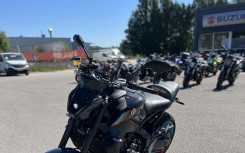 YAMAHA MT-09
