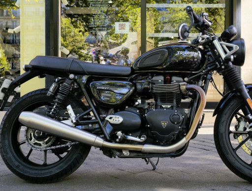 TRIUMPH STREET TWIN  900