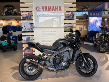 MT-09  Y-AMT AKRAPOVIC 148€/MOIS* +DE 3000€ D