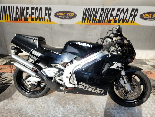 SUZUKI 250 RGV "GRAND PRIX SPIRIT" BLACK EDITION 1991 11236 KMS 7490€ (REF63035)