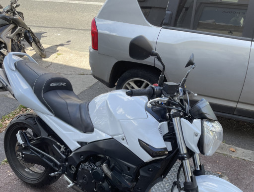 SUZUKI GSR 600