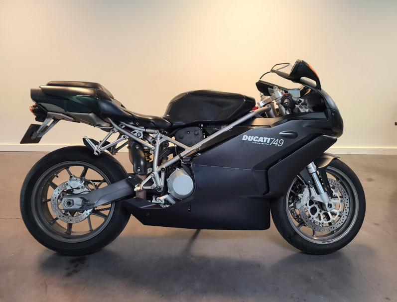 DUCATI 749 DARK