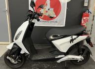 PIAGGIO 1 Electrique GARANTIE 24 MOIS BLANC BRILLANT BON ETAT CRIT