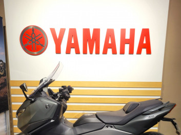 - YAMAHA XP T-MAX 560