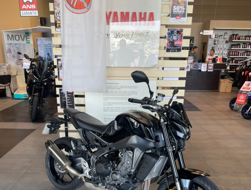 YAMAHA MT-09