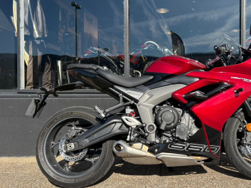 TRIUMPH DAYTONA 660 A2
