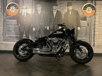 HARLEY-DAVIDSON SOFTAIL HERITAGE 1868 CLASSIC