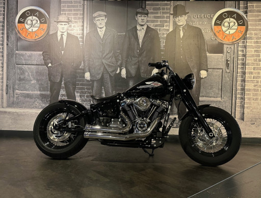 HARLEY-DAVIDSON SOFTAIL HERITAGE 1868 CLASSIC