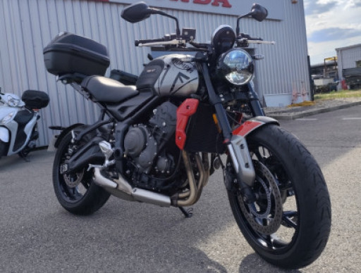 TRIUMPH TRIDENT 660