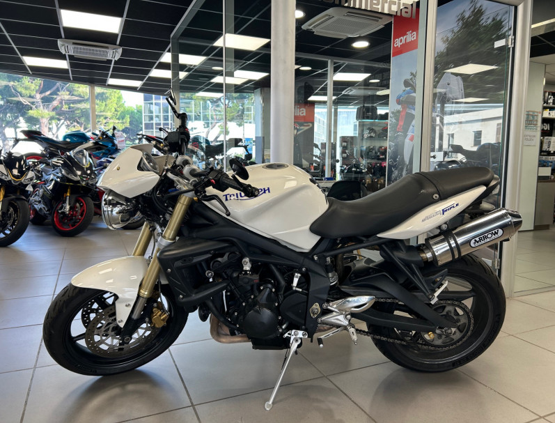 TRIUMPH STREET TRIPLE 675