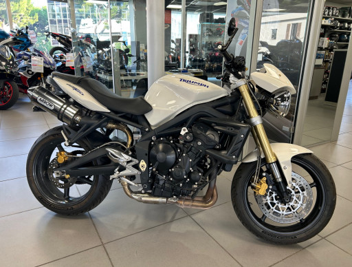 TRIUMPH STREET TRIPLE 675