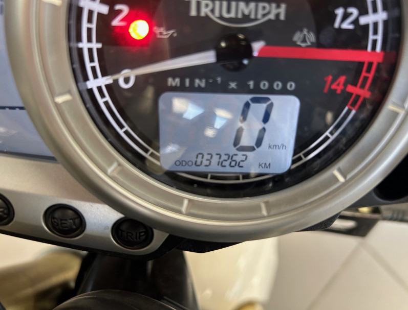 TRIUMPH STREET TRIPLE 675