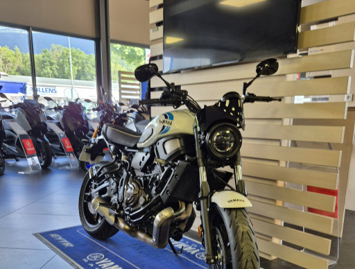 YAMAHA XSR 700