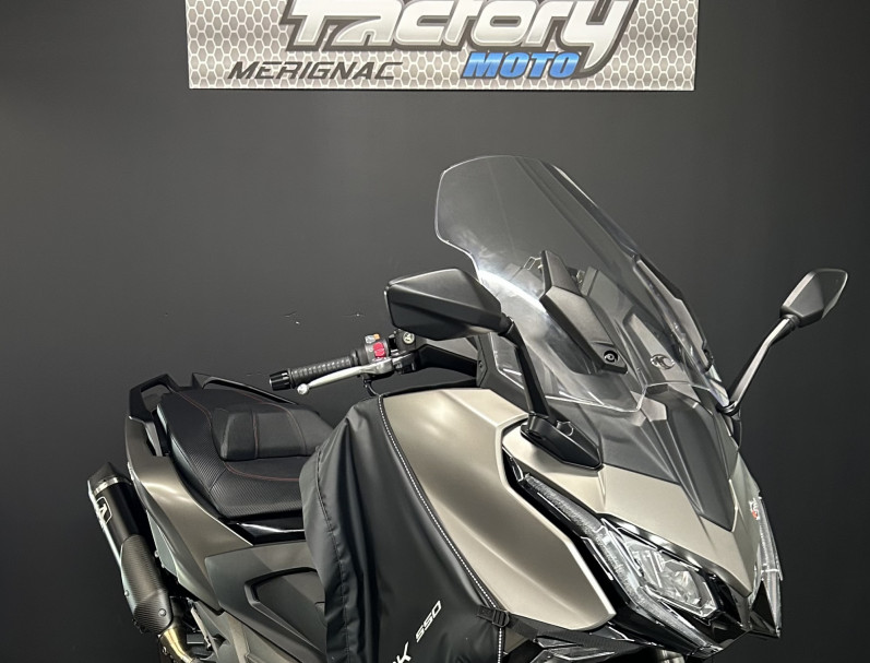 KYMCO AK 550