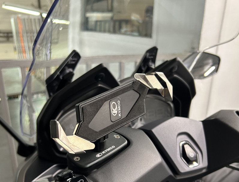 KYMCO AK 550