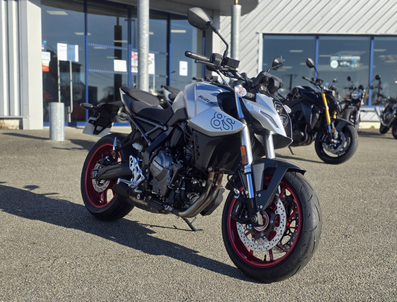 SUZUKI GSX-8S A2