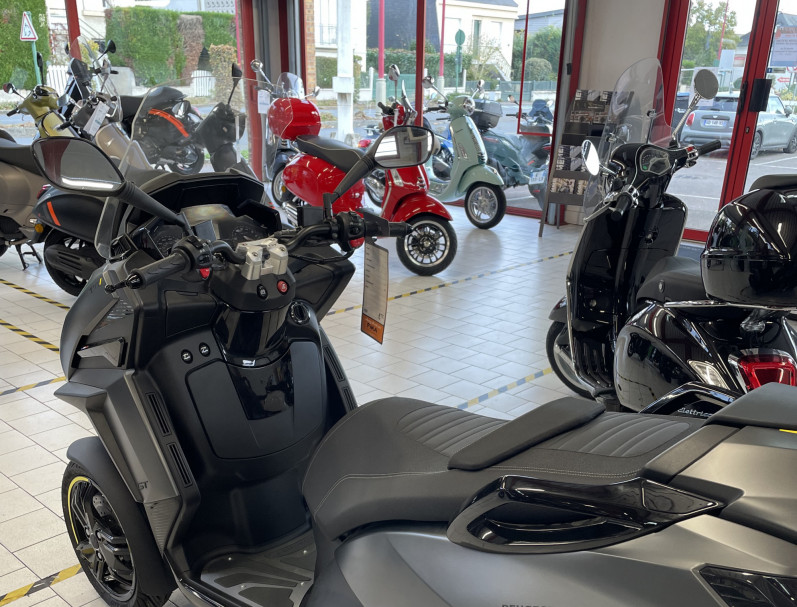 PEUGEOT METROPOLIS 400 GT