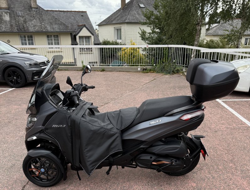 PIAGGIO MP3 530 2025 top case + tablier + poignée chauffante 