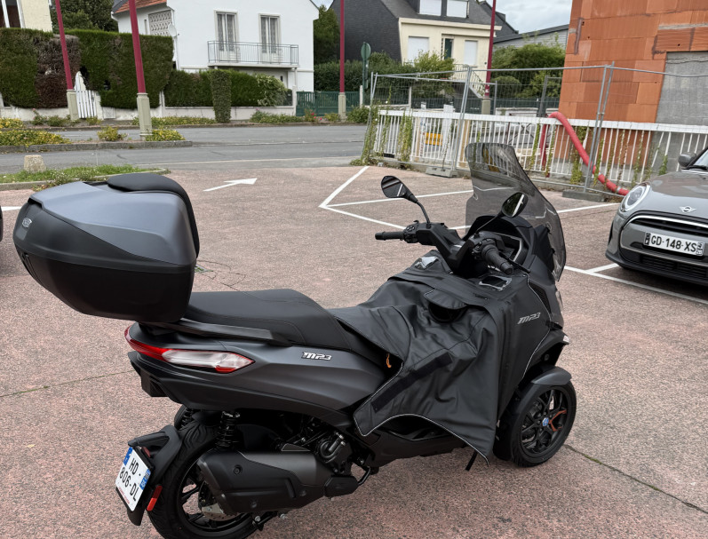 PIAGGIO MP3 530 2025 top case + tablier + poignée chauffante 