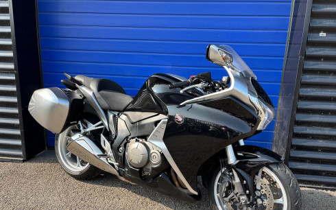 HONDA VFR 1200 F EQUIPE VALISES 