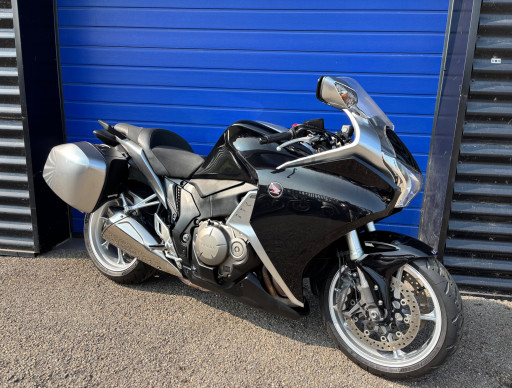 HONDA VFR 1200 F EQUIPE VALISES 