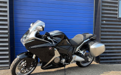 HONDA VFR 1200 F EQUIPE VALISES 