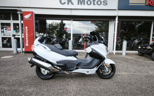 SUZUKI BURGMAN EXECUTIVE 650 ABS COLORIS BLANC