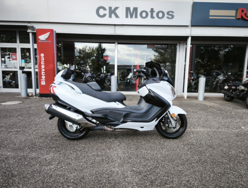 SUZUKI BURGMAN EXECUTIVE 650 ABS COLORIS BLANC