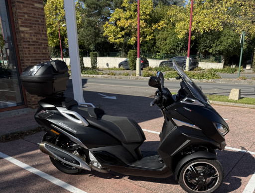 PEUGEOT METROPOLIS 400  avec top case 