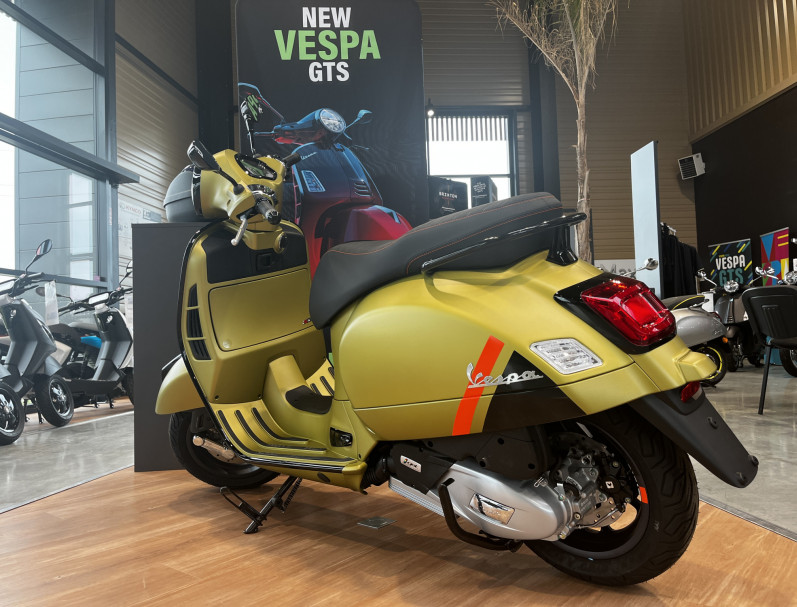 VESPA GTS SUPER SPORT