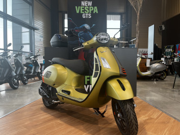 VESPA GTS SUPER SPORT
