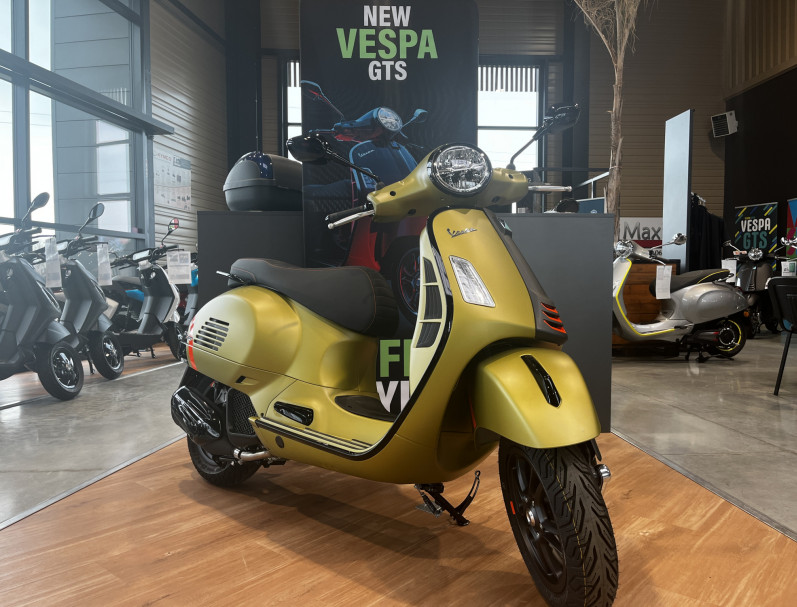 VESPA GTS SUPER SPORT