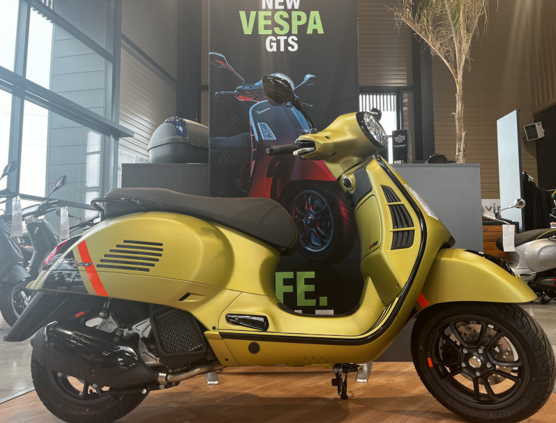 VESPA GTS SUPER SPORT