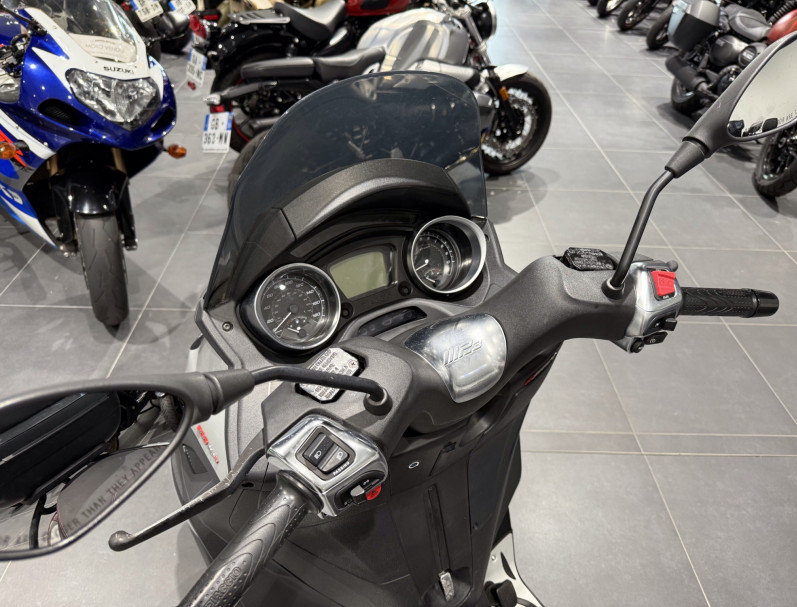 PIAGGIO MP3 300 HPE ABS ASR / Garantie 