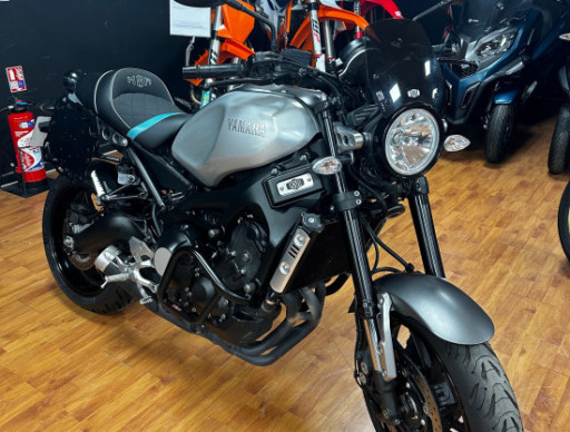 YAMAHA XSR 900