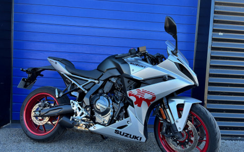 SUZUKI GSX-8R
