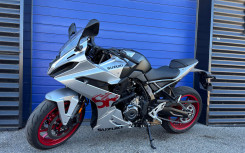 SUZUKI GSX-8R