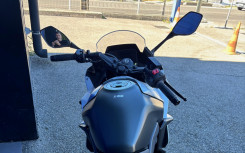 SUZUKI GSX-8R